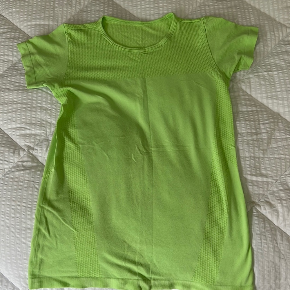 Alo workout T-shirt - size M - worn once!